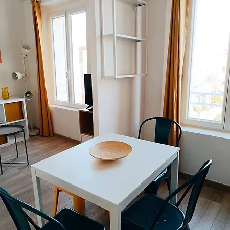 Deux Pieces Renove Climatise Coeur Du Vieil Antibes